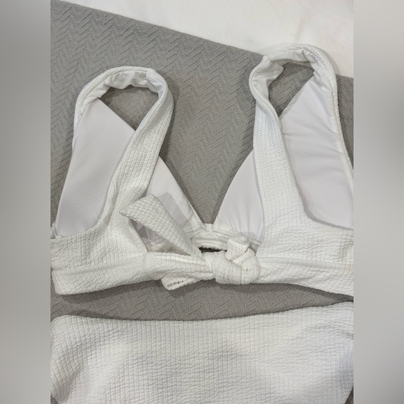 NWOT 🎁 BECCA White Textured Bikini Set - Picture 5 of 9